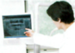 骨の確認(CT・レントゲン)を行い、インプラント施術